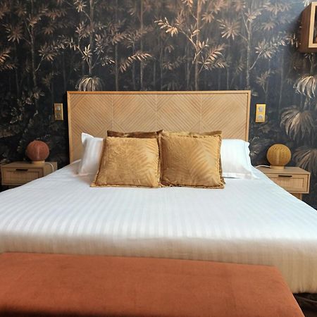 Logis Hotel La Breche - Restaurant Berthelot Амбоаз Екстериор снимка