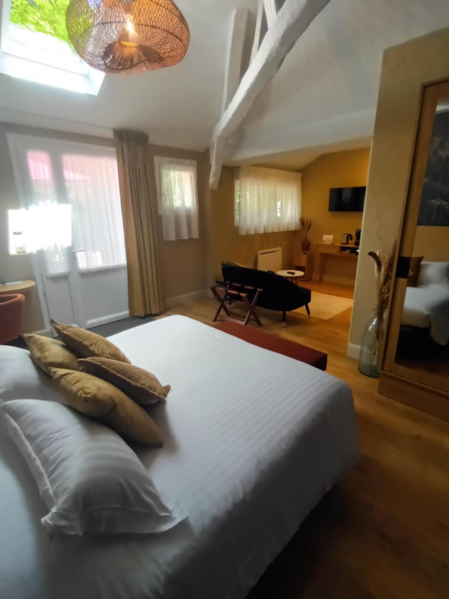 Logis Hotel La Breche - Restaurant Berthelot Амбоаз Екстериор снимка