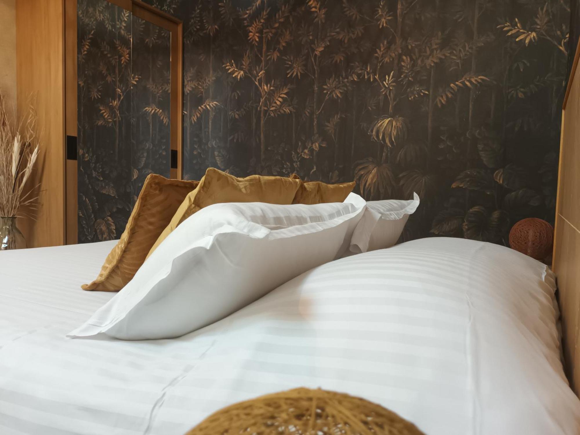 Logis Hotel La Breche - Restaurant Berthelot Амбоаз Екстериор снимка