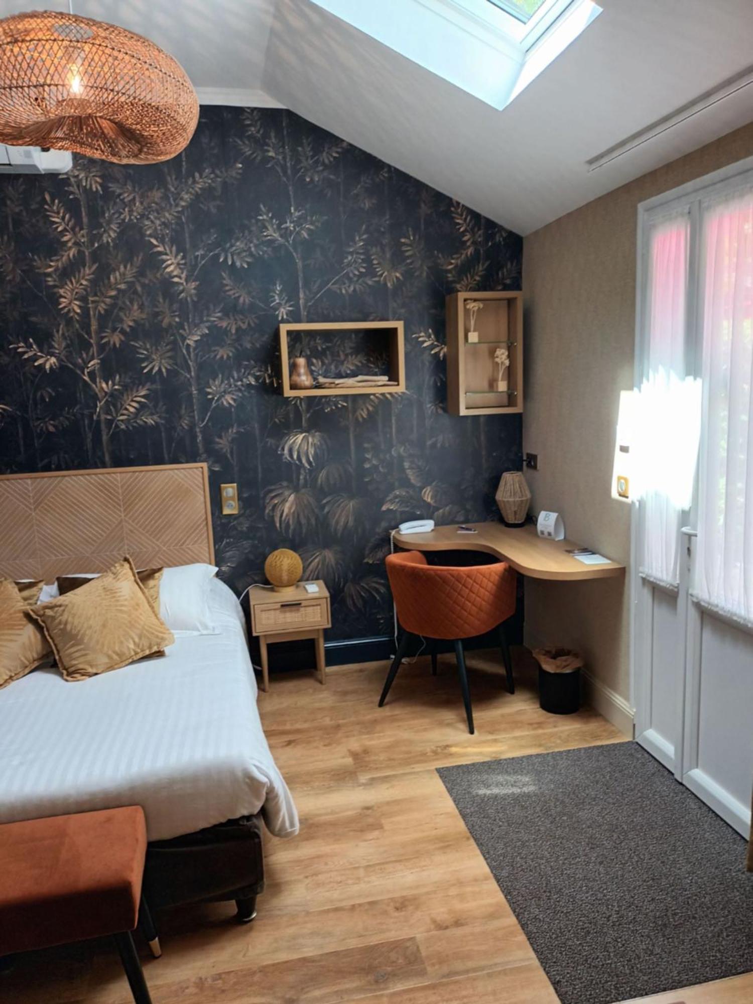 Logis Hotel La Breche - Restaurant Berthelot Амбоаз Екстериор снимка