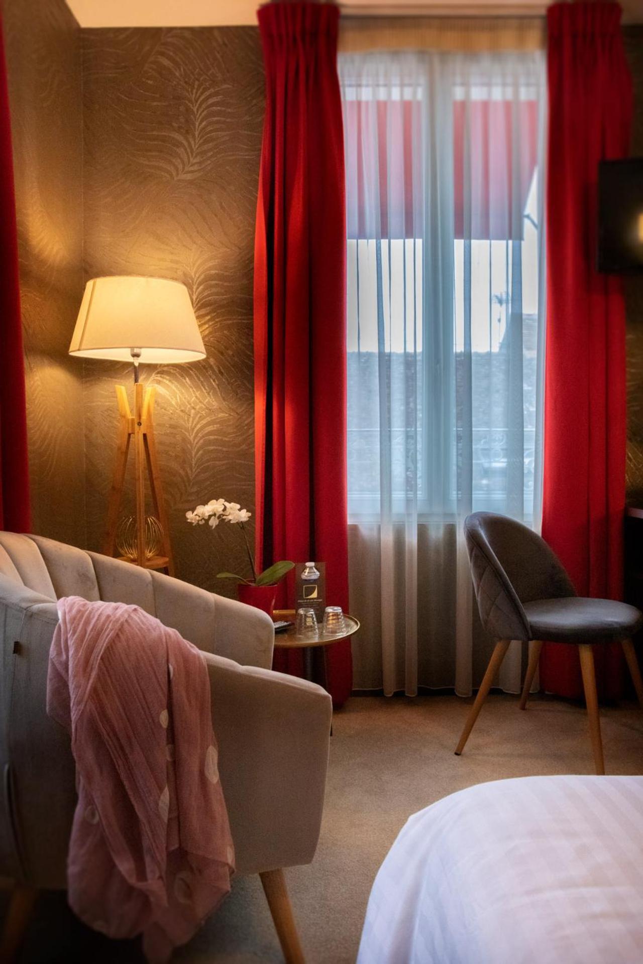 Logis Hotel La Breche - Restaurant Berthelot Амбоаз Екстериор снимка