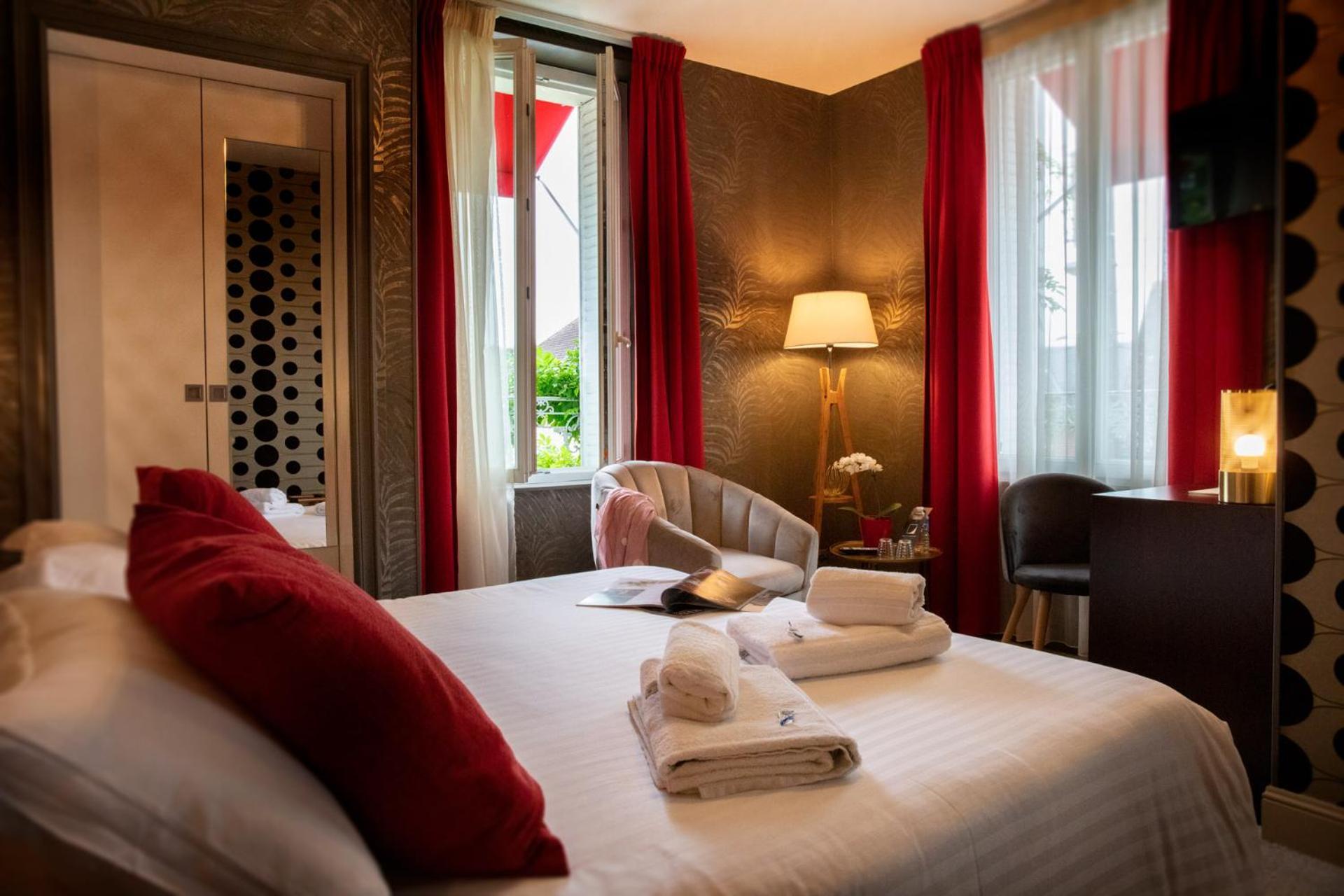 Logis Hotel La Breche - Restaurant Berthelot Амбоаз Екстериор снимка