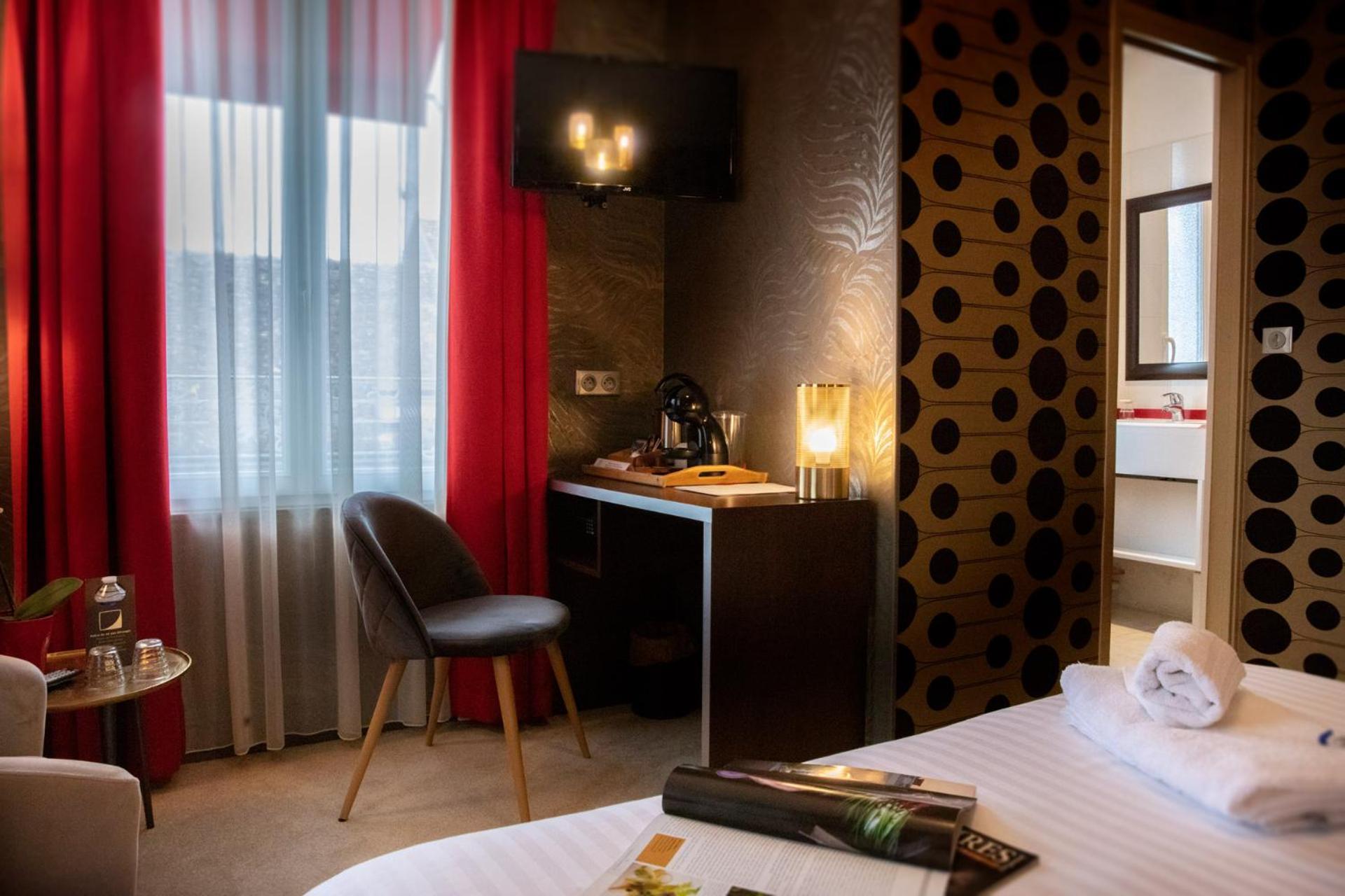 Logis Hotel La Breche - Restaurant Berthelot Амбоаз Екстериор снимка