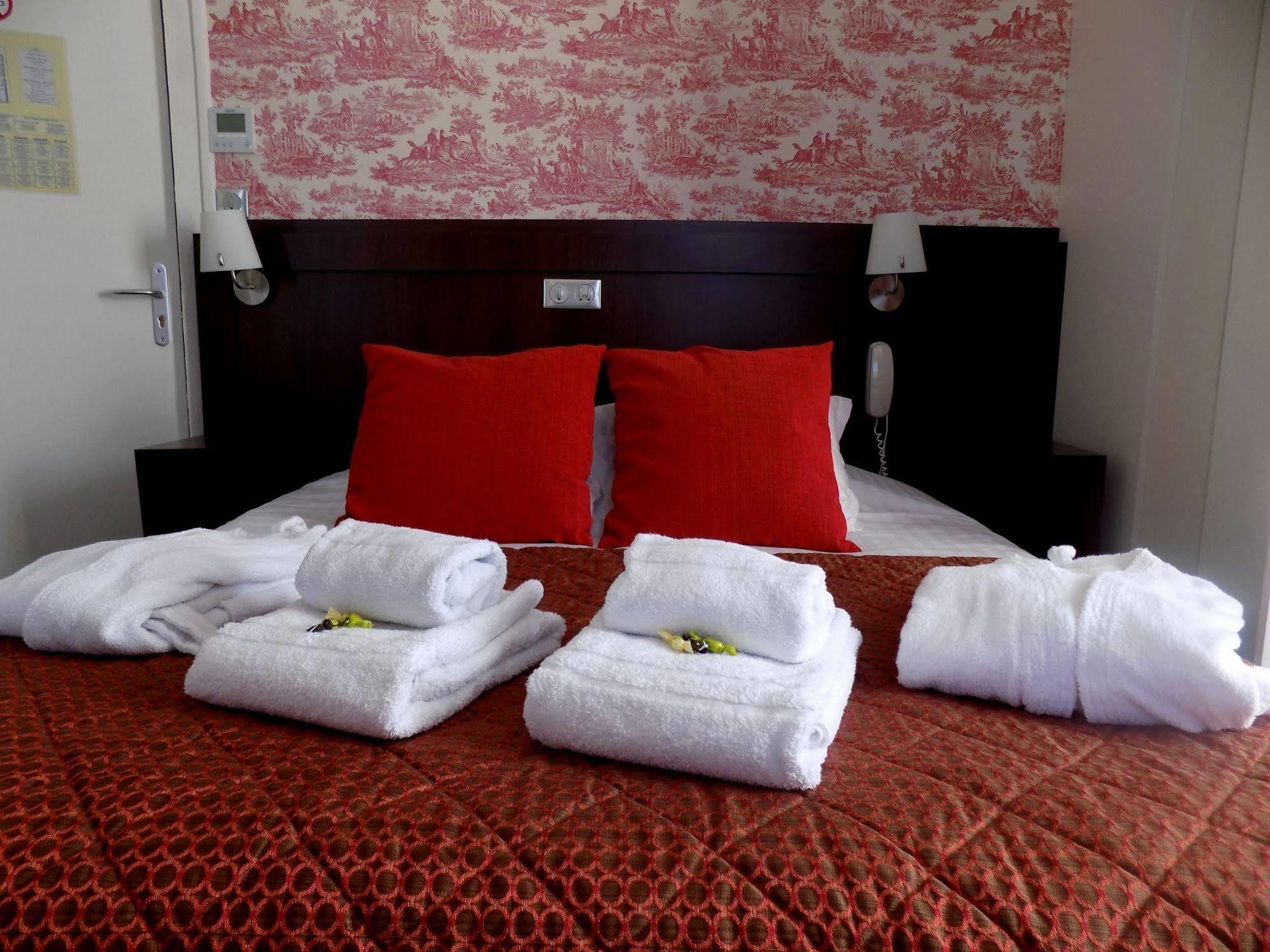 Logis Hotel La Breche - Restaurant Berthelot Амбоаз Екстериор снимка